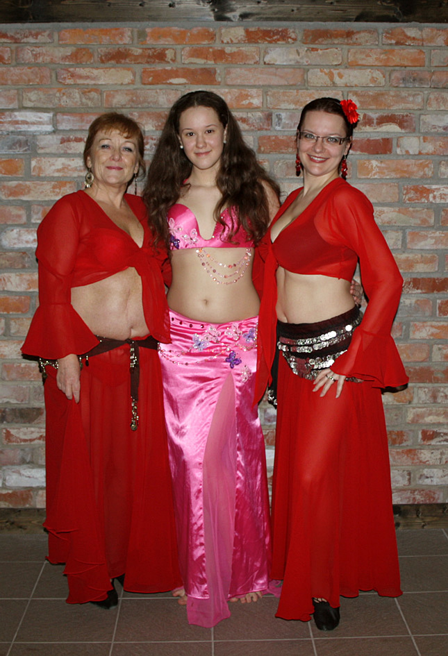 trio vystupujících